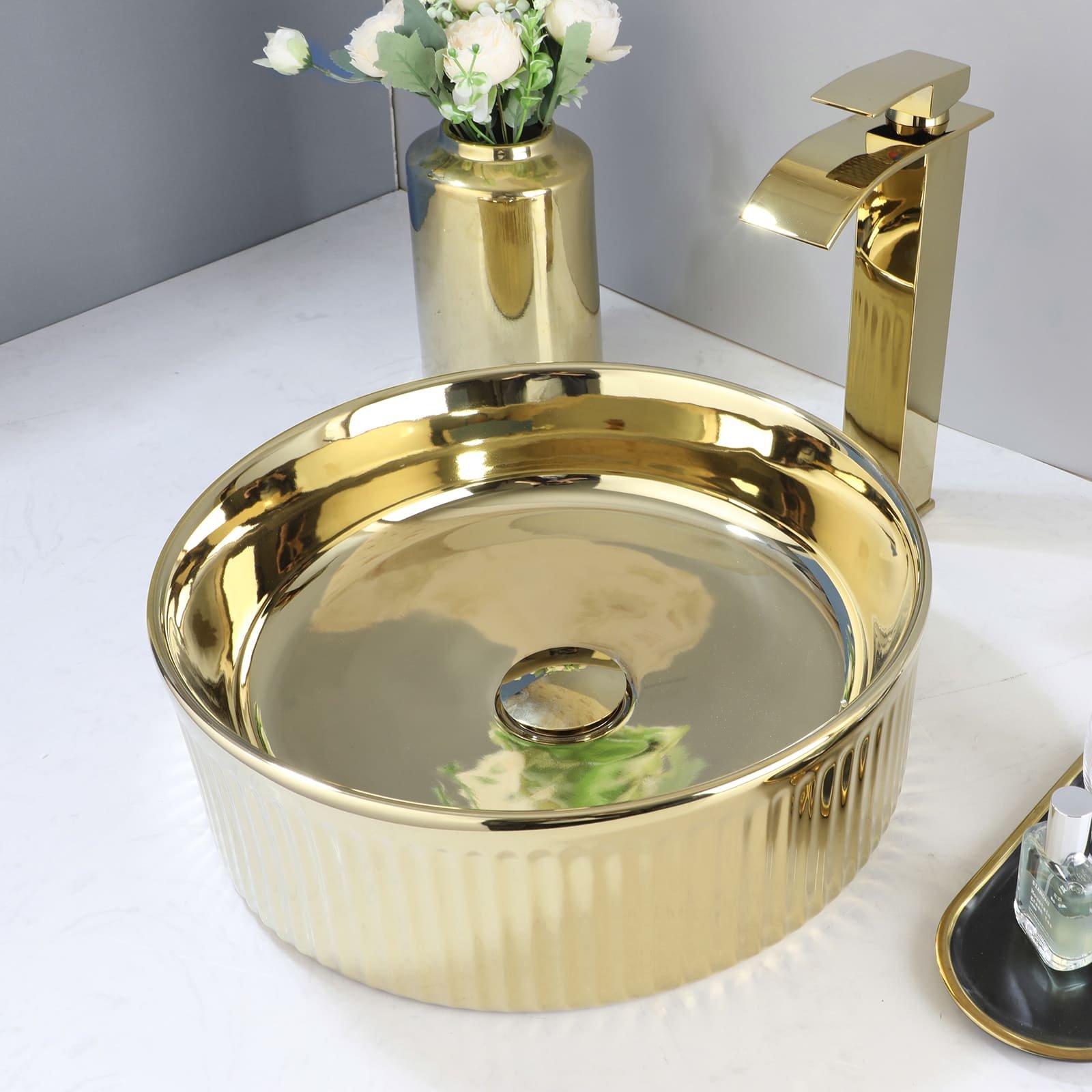 07778136f3aac6edf3364ef8e35d49b9.jpg-full Transform your bathroom into a luxurious retreat with our Luxury Gold Round Ceramic Vessel Sink and Faucet Combo. Featuring a traditional Chinese hand-painted blue and white floral design, this above-counter sink combines artistry with functionality. Crafted from high-quality ceramic and fired at 1300°C, each sink is a durable masterpiece, designed to withstand everyday use while maintaining its beauty. The gold-polished faucet perfectly complements the elegant design, making it an ideal choice for those seeking sophistication and style.
