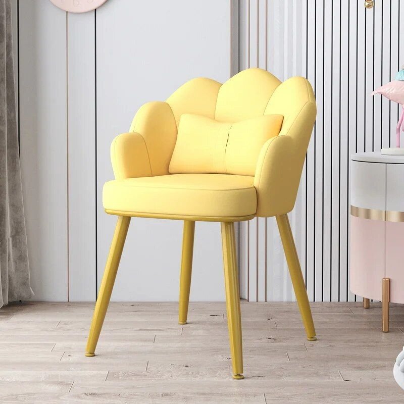 6a7691682bebeea0742d7162bd006447.jpg-full Introducing the Modern White Leather Armchair—where minimalist design meets luxurious comfort. Upholstered in high-quality genuine leather, this sleek armchair combines style with function, offering both elegance and support. Its clean lines and sturdy construction make it a versatile addition to any space, from the living room to the dining area or even as a chic accent piece. With easy maintenance, supportive handrails, and effortless assembly, this armchair is designed to elevate your home and provide a sophisticated seating experience. Order now and add a touch of modern luxury to your space!