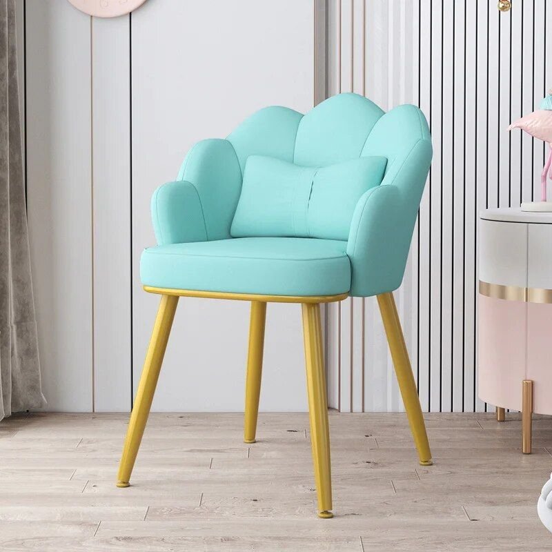 9c64119814d5284e39f8604277254a28.jpg-full Introducing the Modern White Leather Armchair—where minimalist design meets luxurious comfort. Upholstered in high-quality genuine leather, this sleek armchair combines style with function, offering both elegance and support. Its clean lines and sturdy construction make it a versatile addition to any space, from the living room to the dining area or even as a chic accent piece. With easy maintenance, supportive handrails, and effortless assembly, this armchair is designed to elevate your home and provide a sophisticated seating experience. Order now and add a touch of modern luxury to your space!