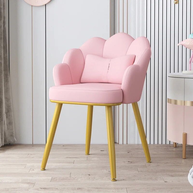 b0647d1533b7ec72558ba139fd17e5e6.jpg-full Introducing the Modern White Leather Armchair—where minimalist design meets luxurious comfort. Upholstered in high-quality genuine leather, this sleek armchair combines style with function, offering both elegance and support. Its clean lines and sturdy construction make it a versatile addition to any space, from the living room to the dining area or even as a chic accent piece. With easy maintenance, supportive handrails, and effortless assembly, this armchair is designed to elevate your home and provide a sophisticated seating experience. Order now and add a touch of modern luxury to your space!